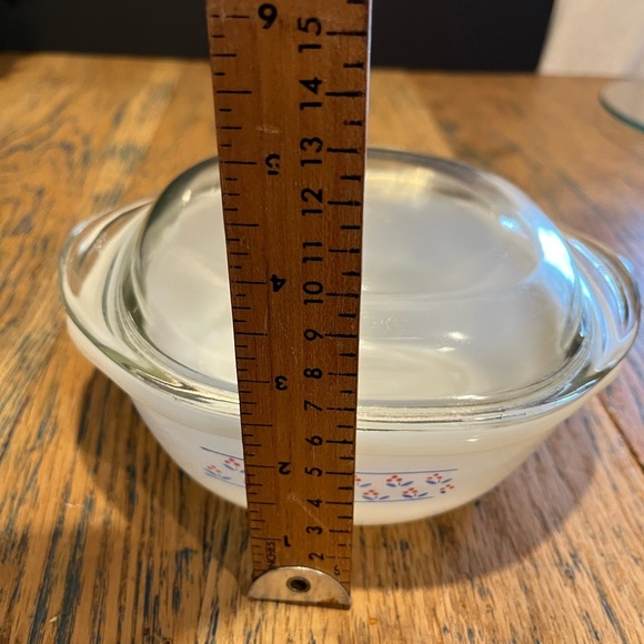 Milk Glass Dynaware Pyr-o-rey Flower Pattern withh lid - Picture 5 of 11